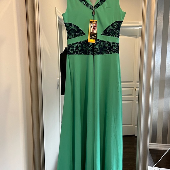 Mint long dress with navy lace elements - Picture 3 of 5